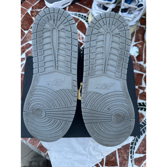 jordan 1 mid light smoke grey 8.5